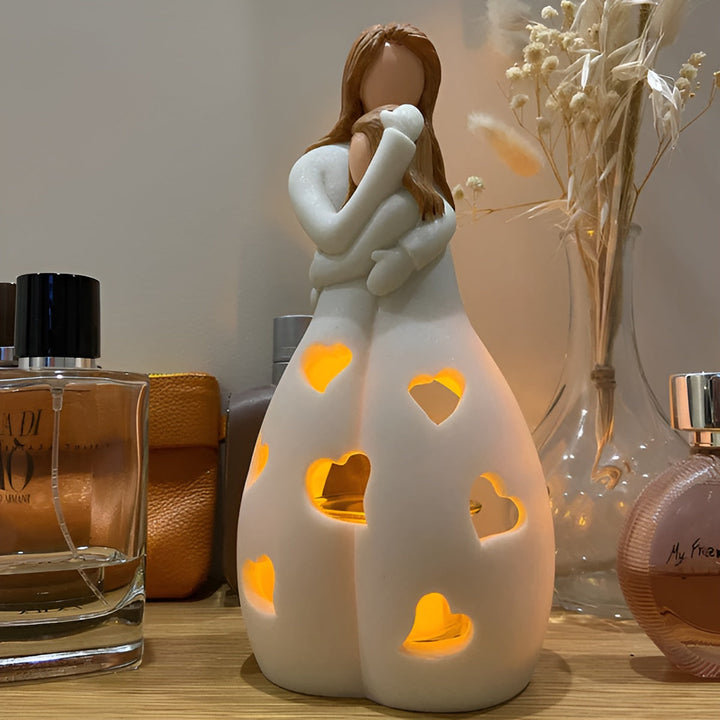 Skanto | Omfavne Mor Datter Figur Flammende Lysestake - LoveGlow