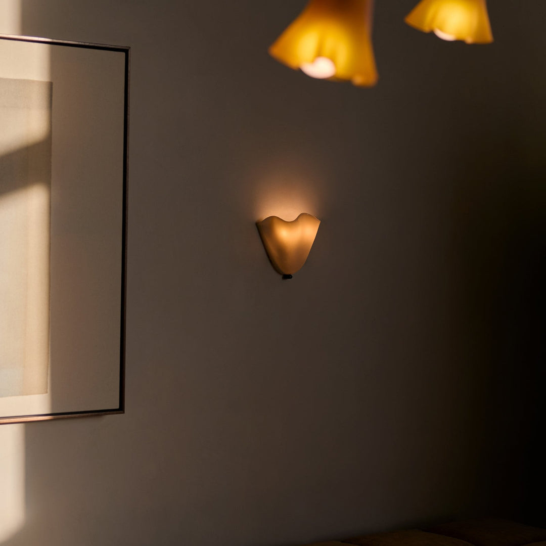 Skanto | Retro Vegglampe av Farget Glass i Skjørtformet Skallmønster