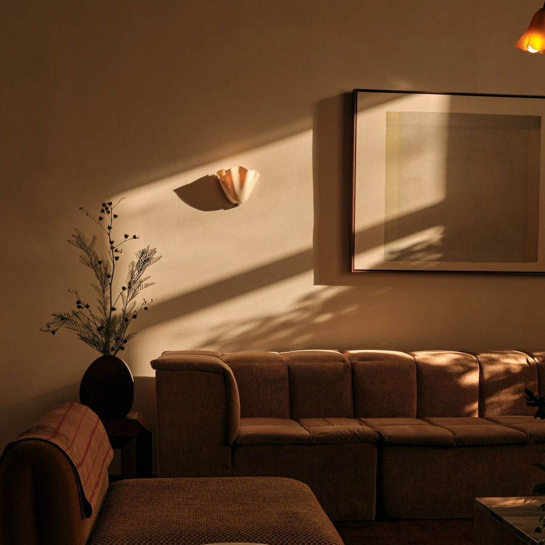 Skanto | Retro vegglampe laget av farget glass i skjørtformet skålmønster