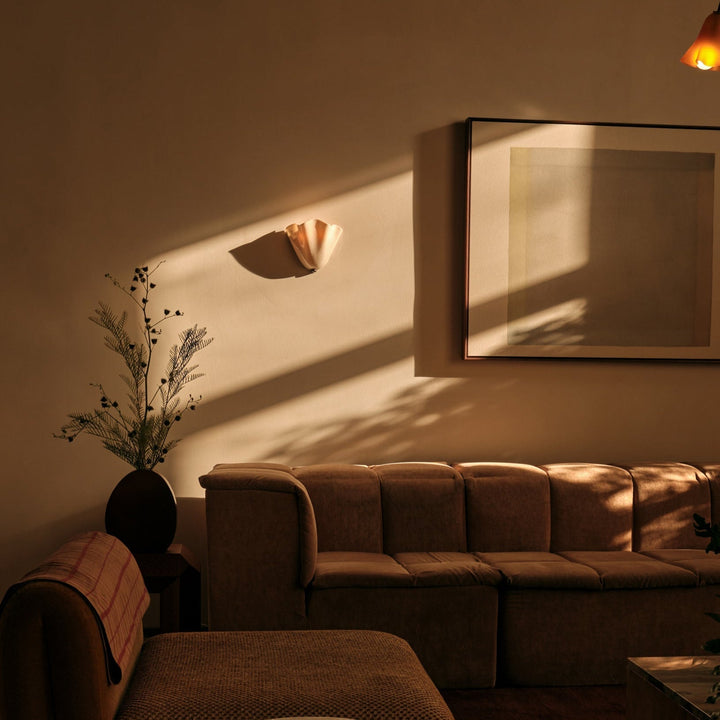 Skanto | Retro vegglampe laget av farget glass i skjørtformet skålmønster