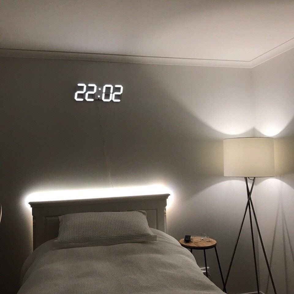 Skanto | LumiSync 3D LED Veggklokke – Moderne Digital Klokke med Dimmer Belysning