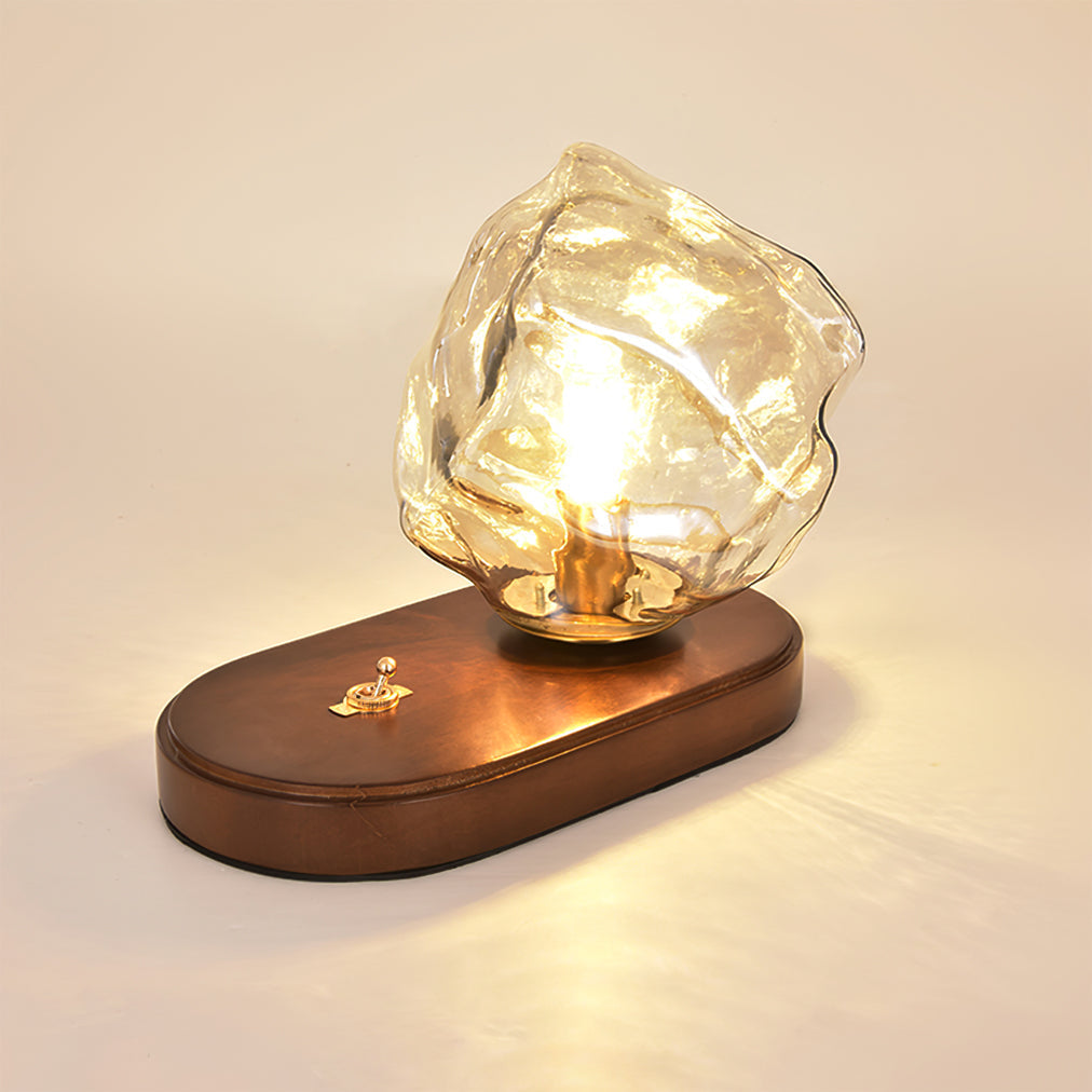 Skanto | RusticLume – Amber Glass og Tre Bordlampe