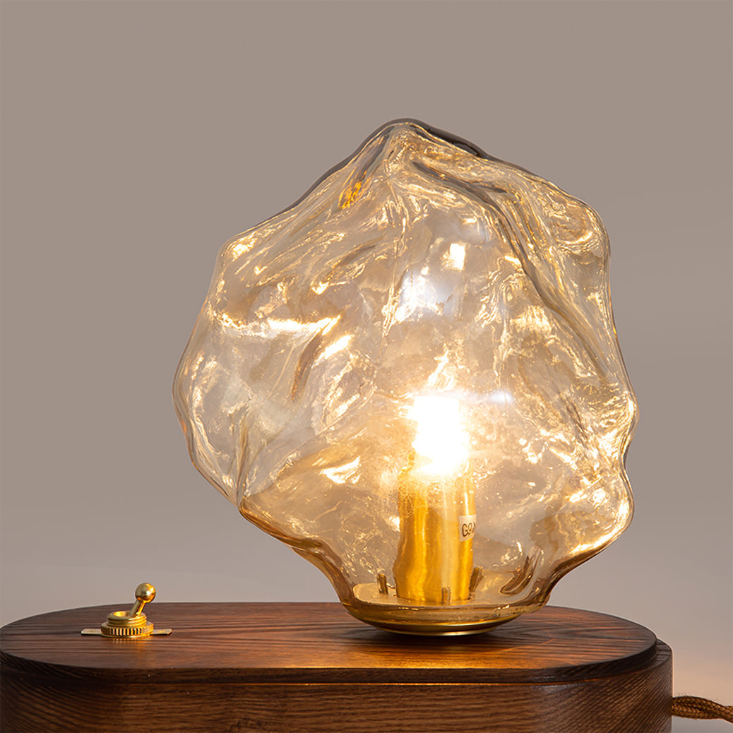 Skanto | RusticLume – Amber Glass og Tre Bordlampe