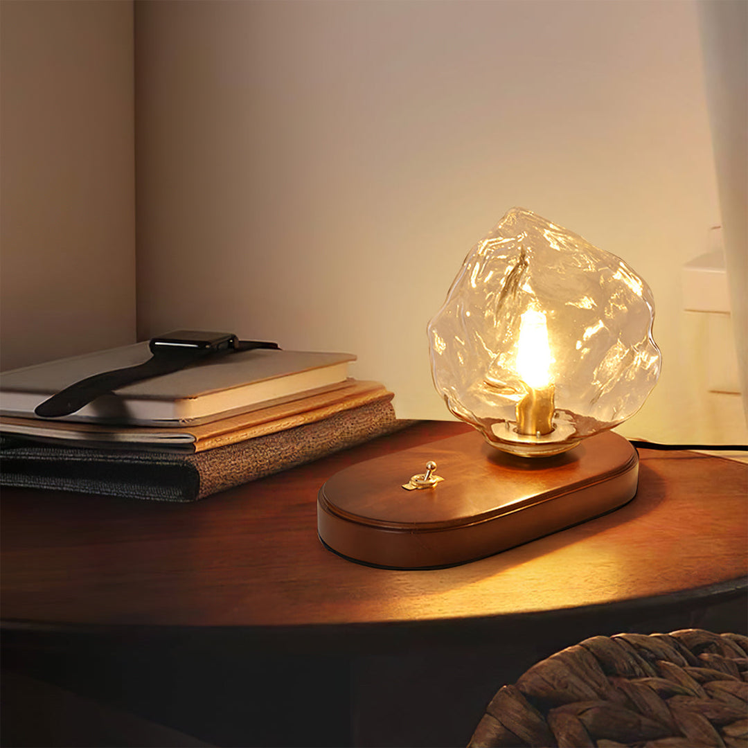 Skanto | RusticLume – Amber Glass og Tre Bordlampe