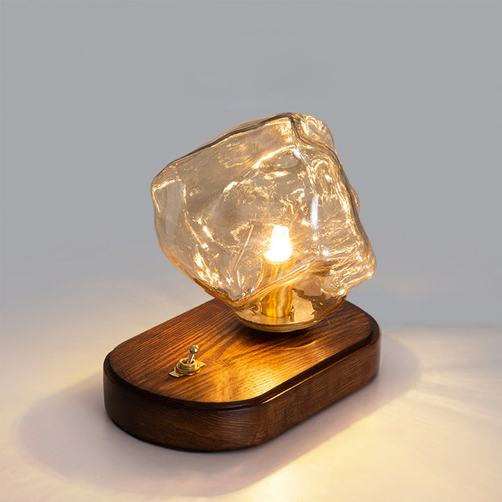 Skanto | RusticLume – Amber Glass og Tre Bordlampe