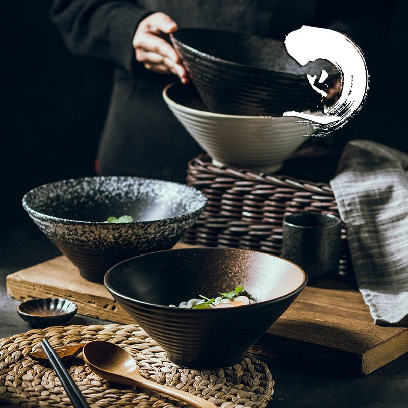 Utsøkt japansk keramisk bollesett for ramen, suppe og ris | Skanto