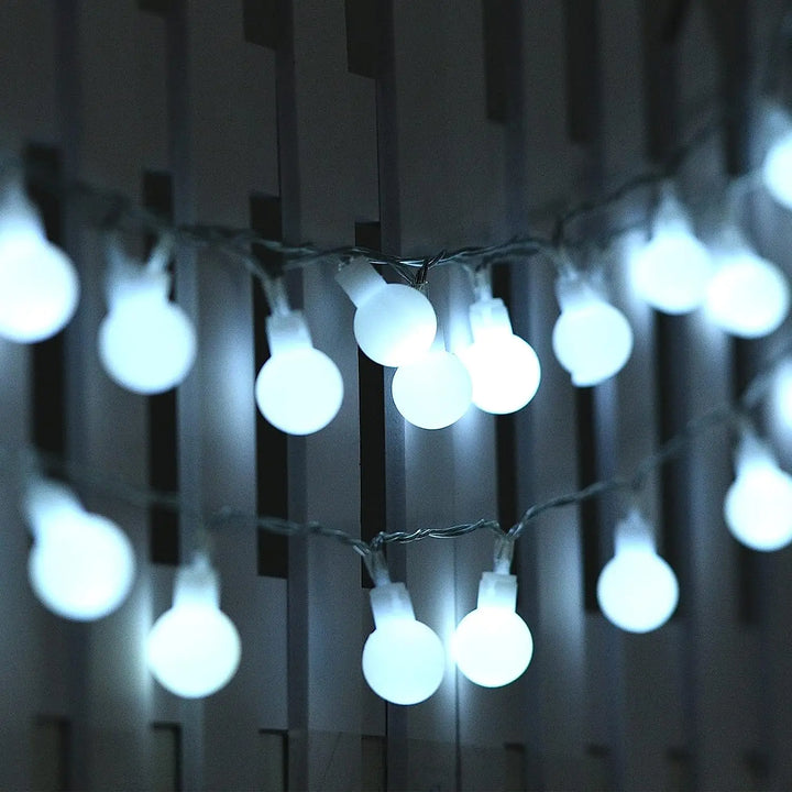 Skanto | GlowySphere LED Lyskjede – Varme & Fargerik Kulebelysning for Innendørs og Utendørs