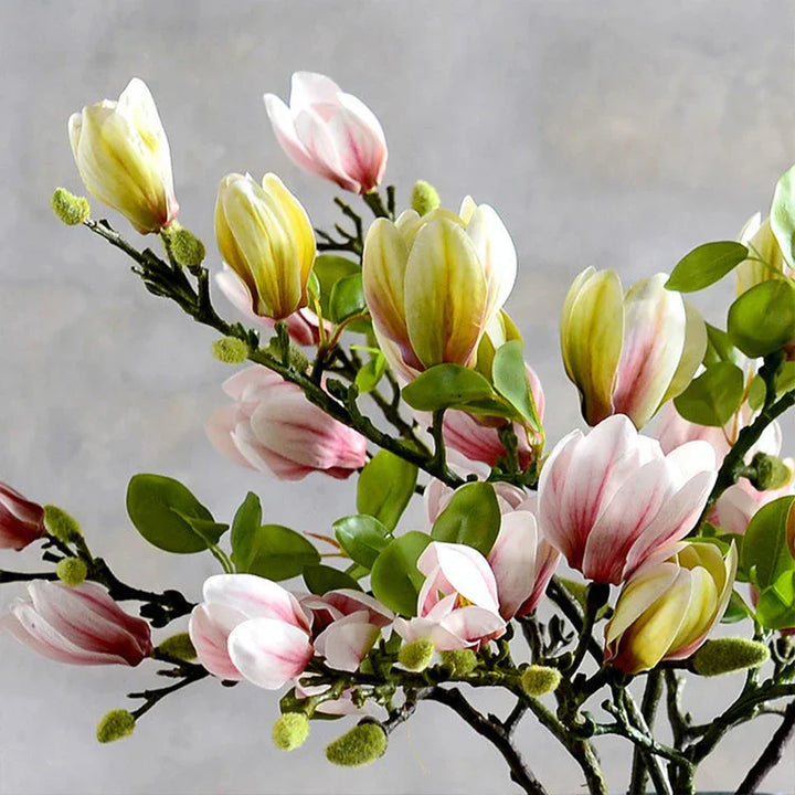 Skanto | BlijftBloei – Atmosfærisk Kunstgren med Realistiske Magnolia Blomster