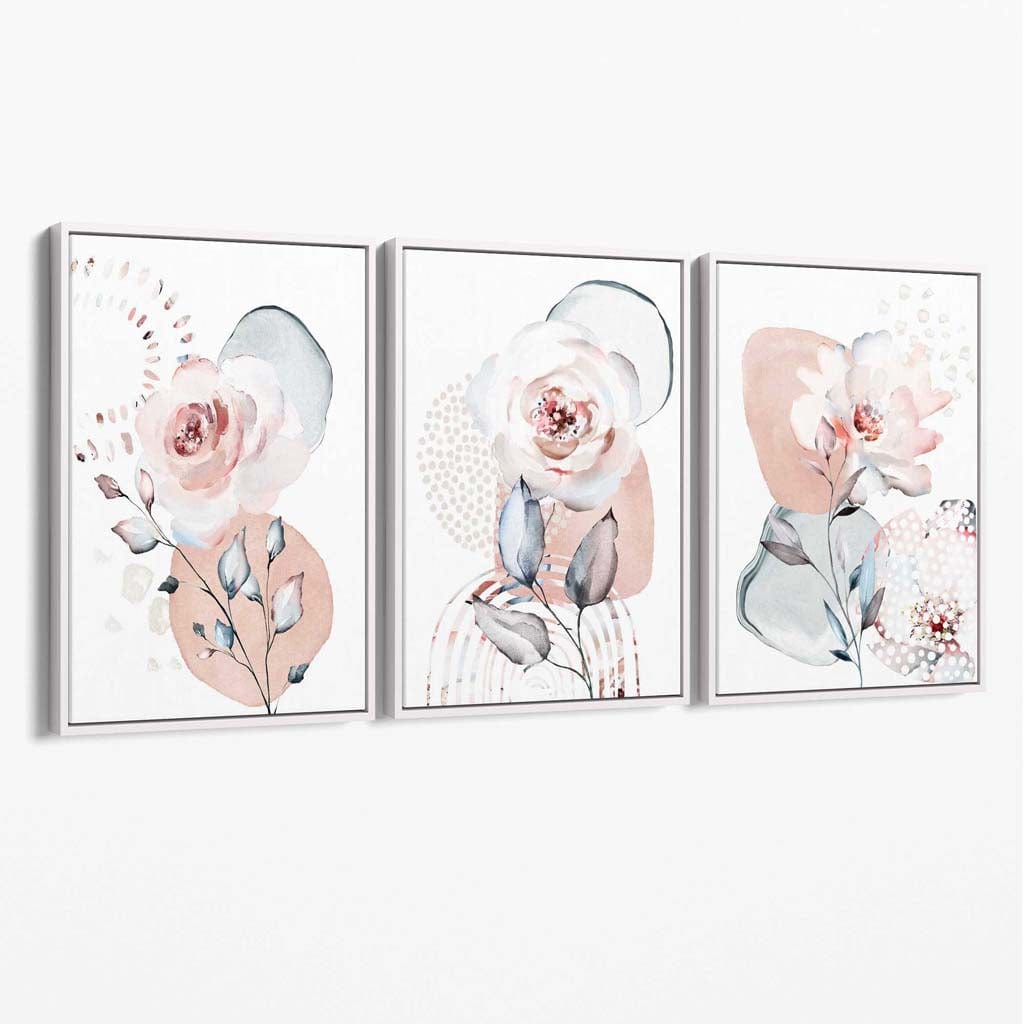 Sett med 3 blomsterdekorerte lerretsbilder i rosa og grått