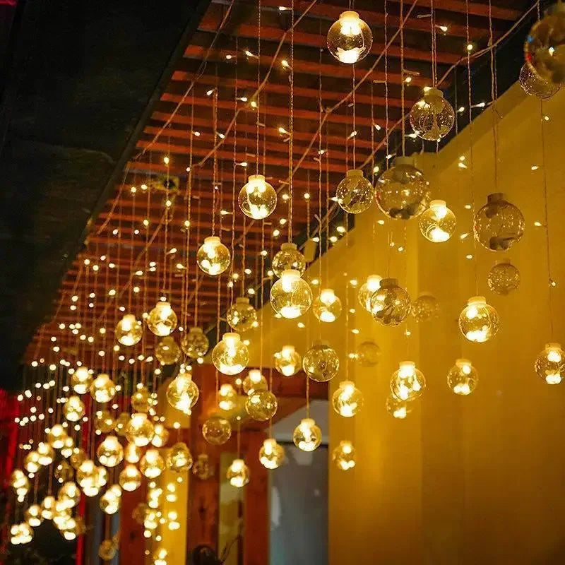 Skanto | LED-Globus-Lichterkette | Warmweiße dekorative Beleuchtung | Innen- und Außenbereich