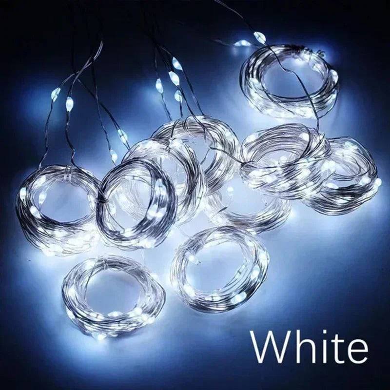 Skanto | Luminora LED Gardinbelysning – 300 Varmehvite Lyspærer med Fjernkontroll, USB & Timerfunksjon (IP65 Vanntett)