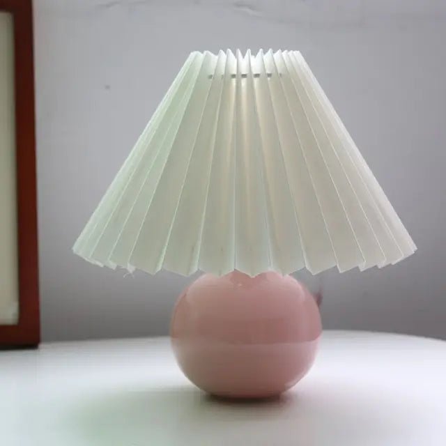 Skanto | Elegant Vintage Bordlampe med Foldbar Lampeskjerm