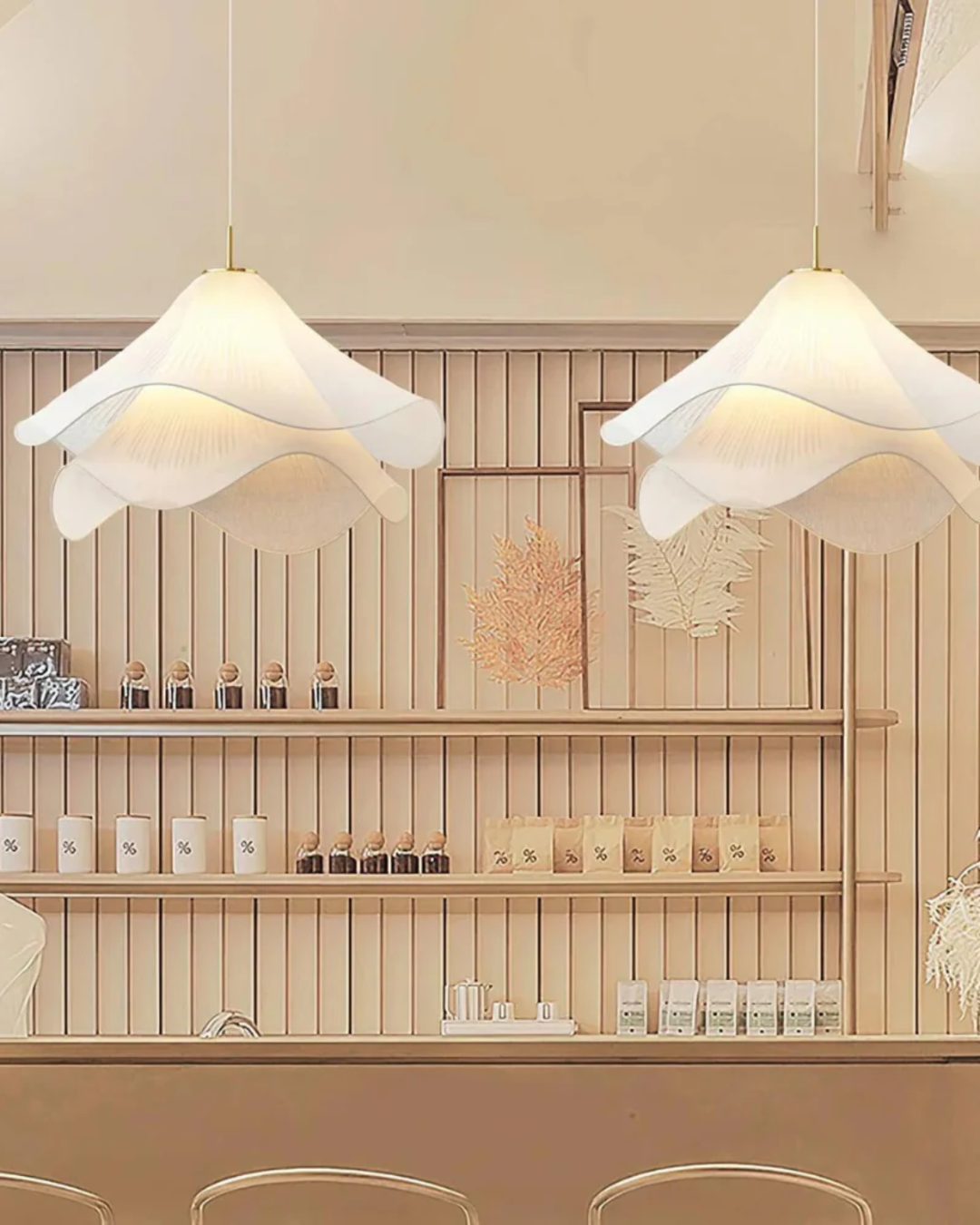 Skanto | Taklampe med blomstermønster og elegant finish