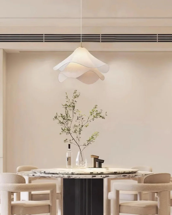 Skanto | Taklampe med blomstermønster og elegant finish