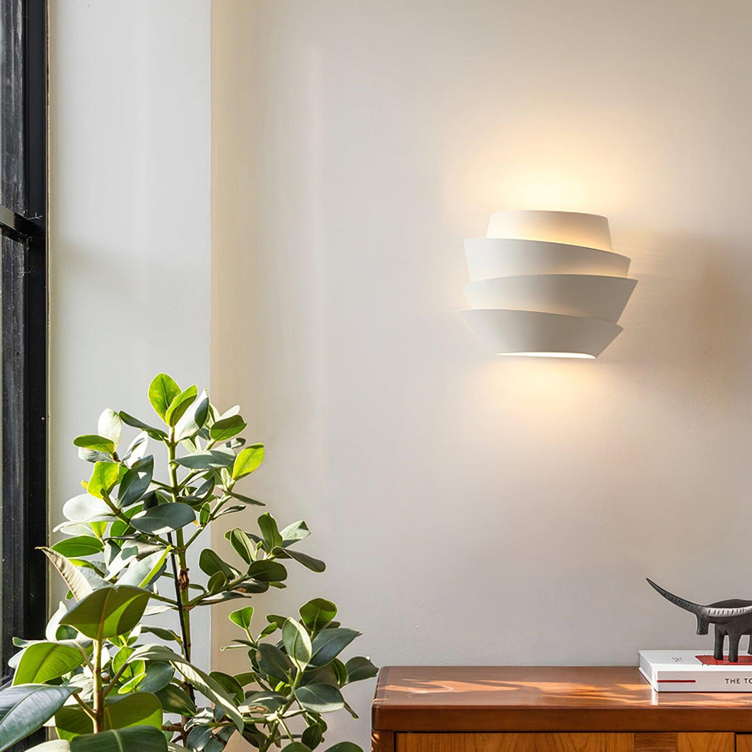Skanto | SoleilGlow – Fransk sollysinspirert vegglampe for strålende rom