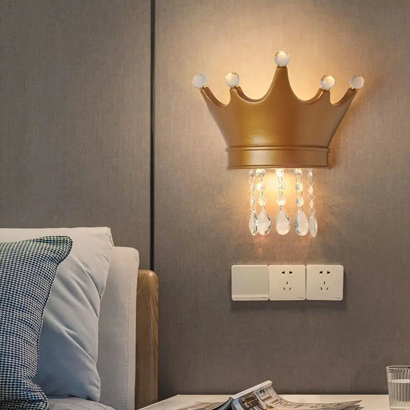 Crown Vegglys med Krystaller – Elegant LED Lampe for Barnerom & Prinsesse Dekor