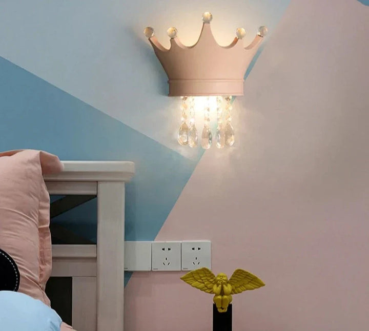 Crown Vegglys med Krystaller – Elegant LED Lampe for Barnerom & Prinsesse Dekor