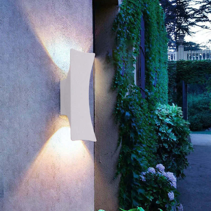 Skanto | Designer LED Vegglampe Holdbar og Effektiv Utendørsbelysning