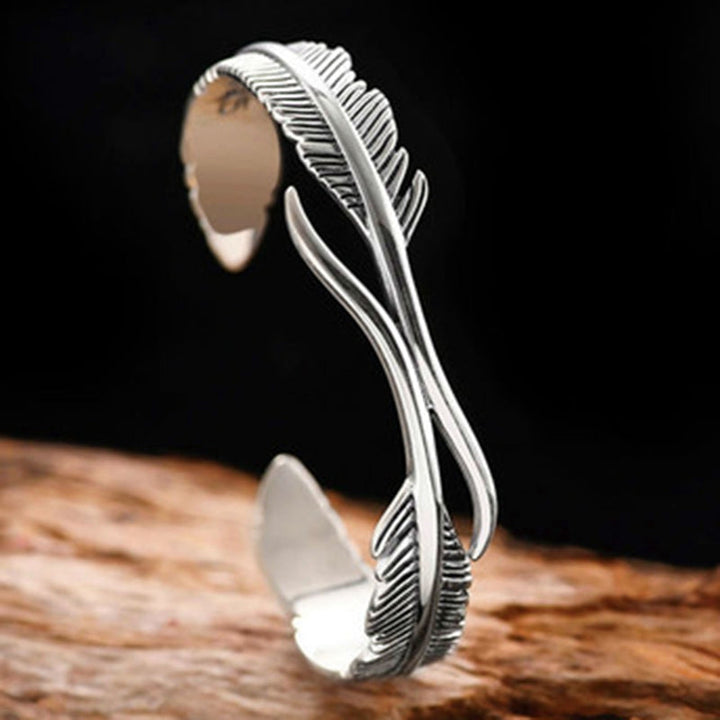 Elegant Justerbar Armbånd med Fengslende Sølv Fjær Skanto
