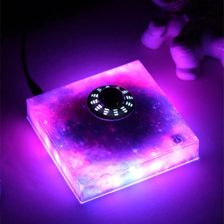 Skanto | Magnetisk LED Nattlys med Flytende Romskip Design