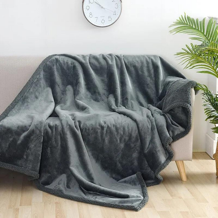 Skanto | CozyGuard Vanntett Teppe – Vendbart, Flekkbestandig & Myk Plysjdesign