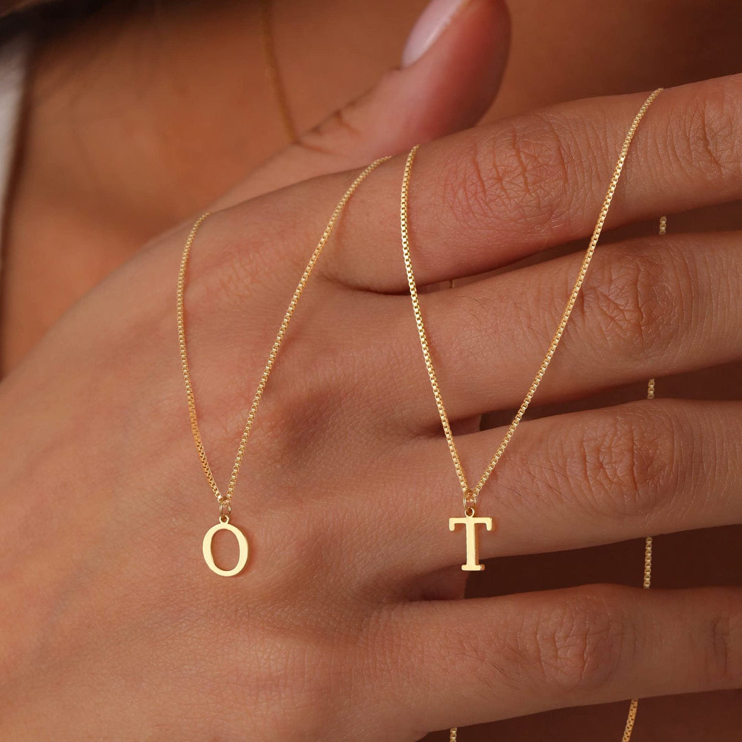 Skanto | 14k Minimal Serif Initial Halskjede