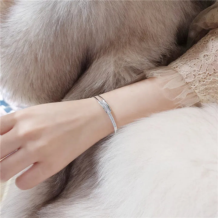 Skanto | Åpen armbånd laget av 925 sterling sølv med zirkonia