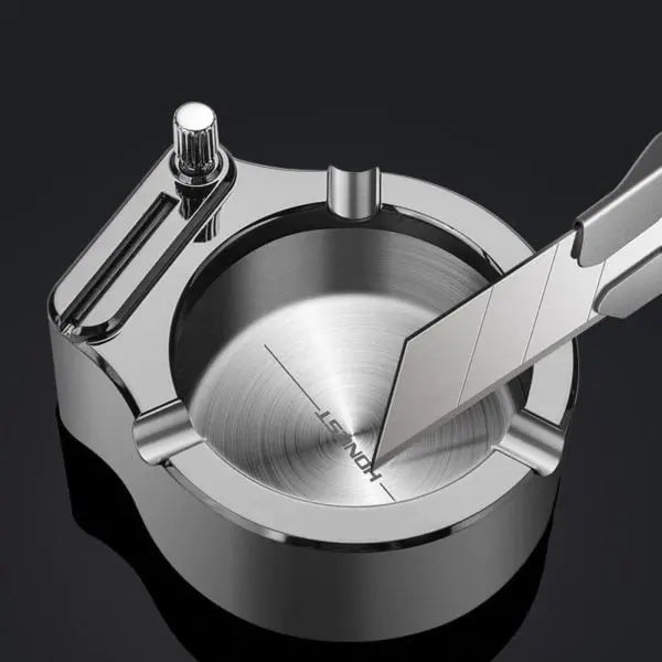Metallaskebeger med integrert lighter – Elegant og påfyllbart