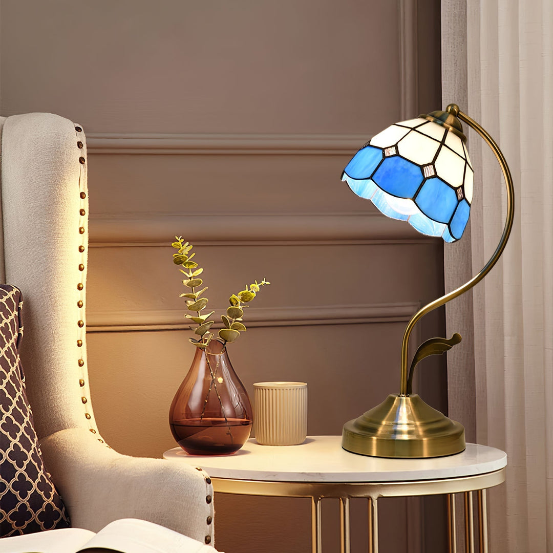 Skanto | LuxePetal – Hvit og blå glass blomstertablelampe i gull