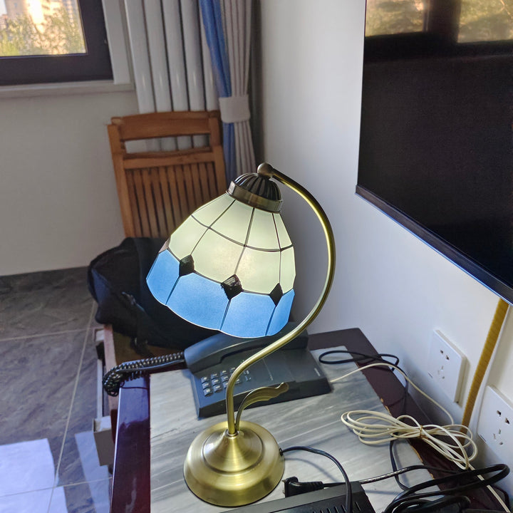 Skanto | LuxePetal – Hvit og blå glass blomstertablelampe i gull