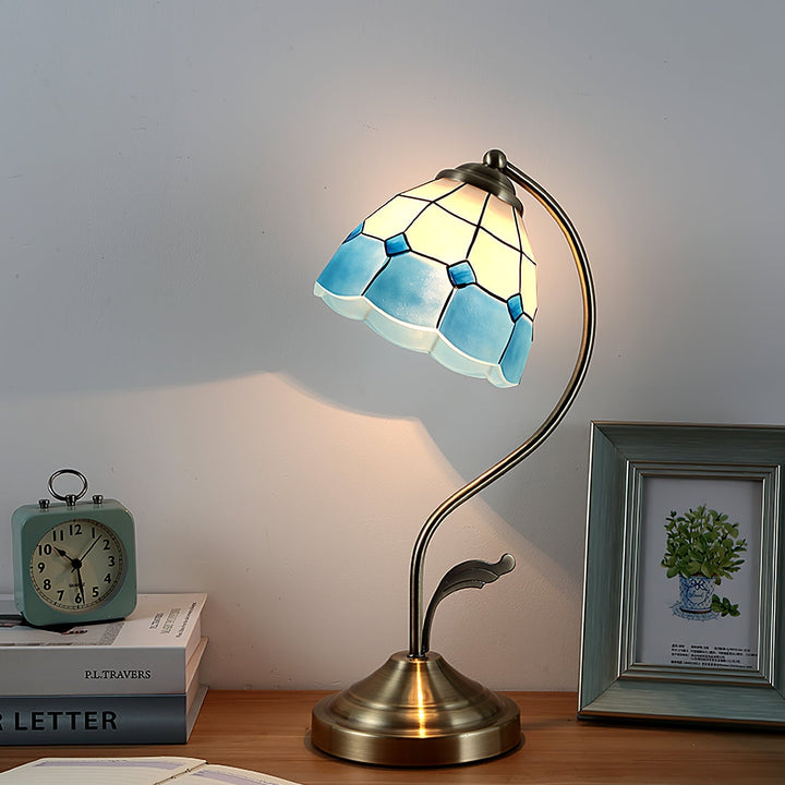 Skanto | LuxePetal – Hvit og blå glass blomstertablelampe i gull