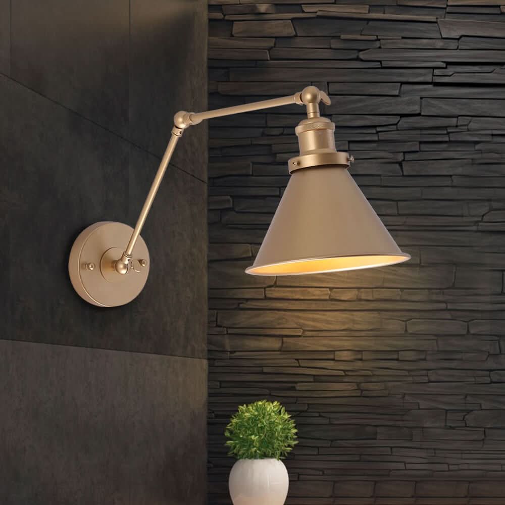 Skanto | Mid-Century Justerbar Metall Vegglampe – Messing & Svart