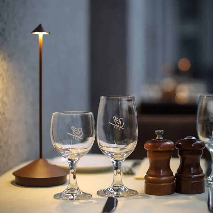 Skanto | Bordlampe - Vanntett, Dimbar, Trådløs Design for Hjemmekontor og Soverom Belysning 2025