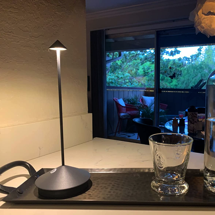 Skanto | Bordlampe - Vanntett, Dimbar, Trådløs Design for Hjemmekontor og Soverom Belysning 2025