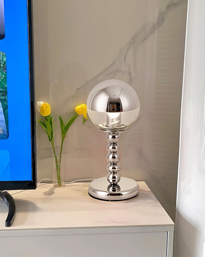 Skanto | MirrorGlow – Minimalist krom bordlampe