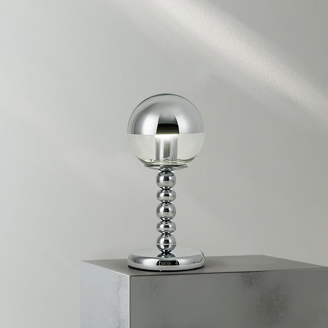 Skanto | MirrorGlow – Minimalist krom bordlampe