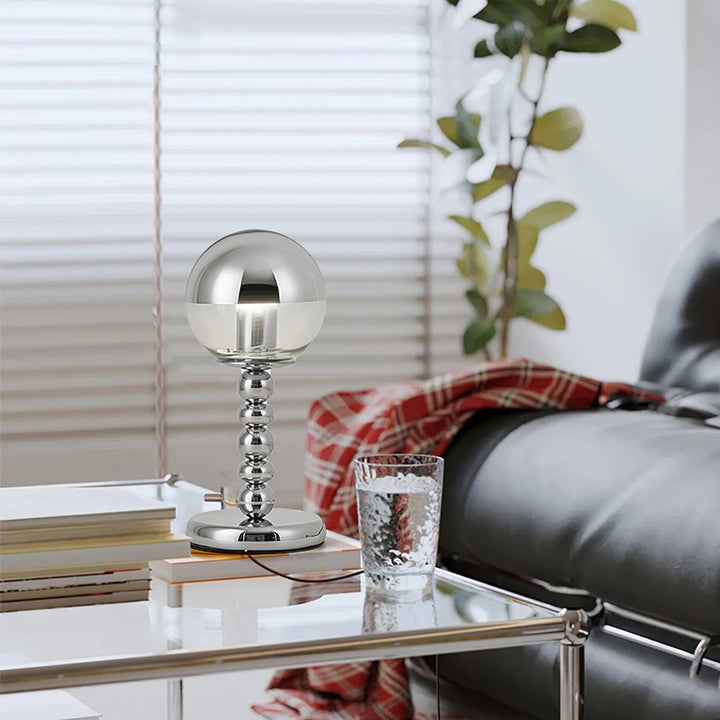 Skanto | MirrorGlow – Minimalist krom bordlampe