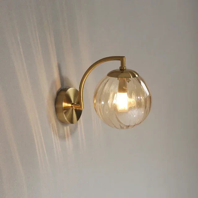 Skanto | Elegant Vegglampe Med Glassdesign