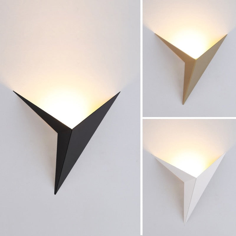 Minimalistisk trekantet LED-vegglampe | Moderne design i ack/Hvit | Ideell for stue og bad