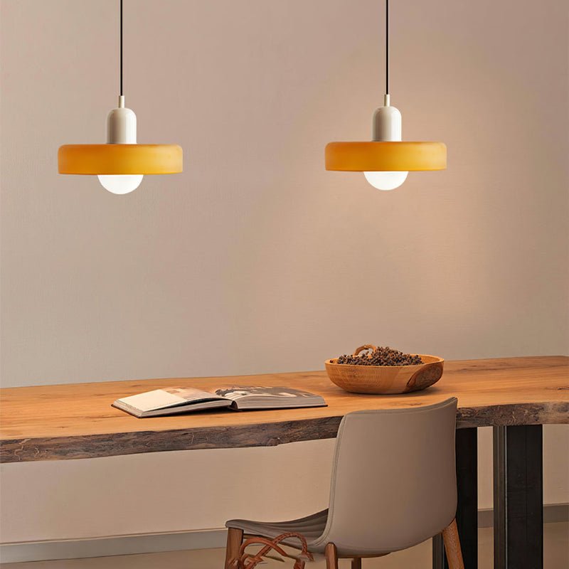 Skanto | Bauhaus Farget Glasspendellampe for Moderne Interiører