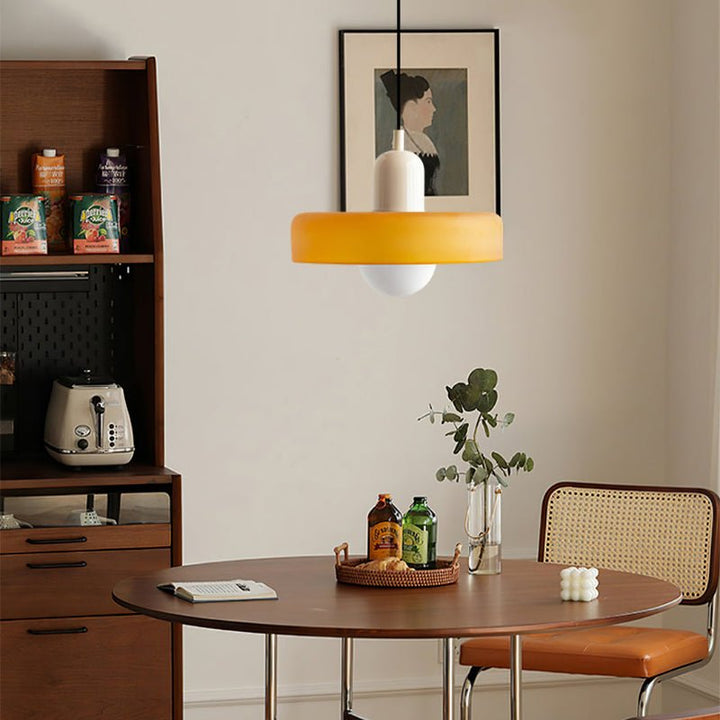 Skanto | Bauhaus Farget Glasspendellampe for Moderne Interiører