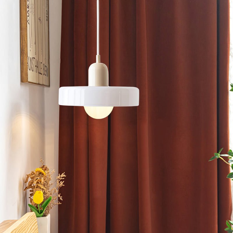 Skanto | Bauhaus Farget Glasspendellampe for Moderne Interiører