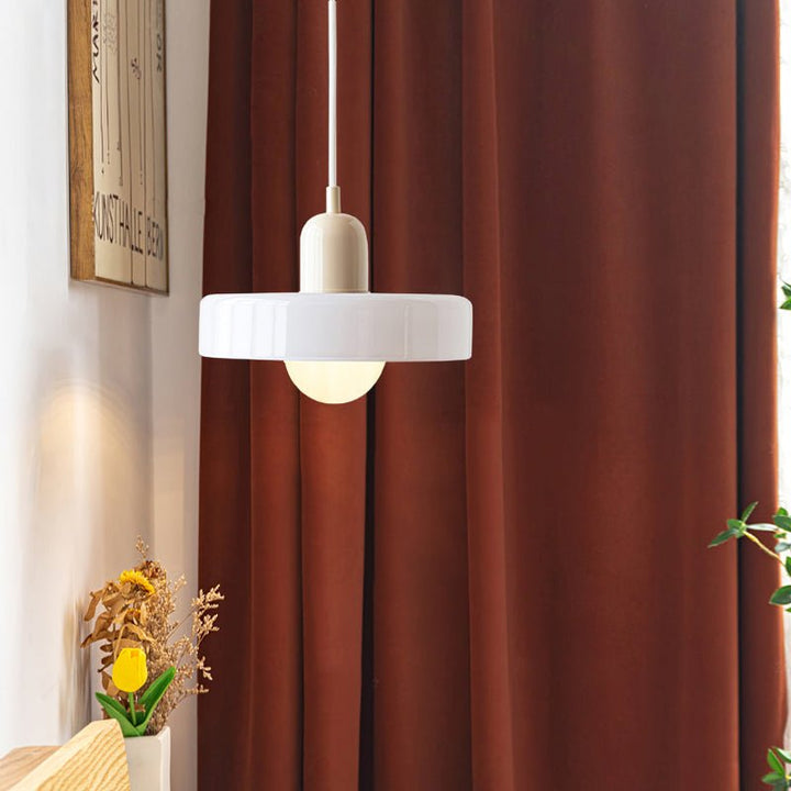 Skanto | Bauhaus Farget Glasspendellampe for Moderne Interiører