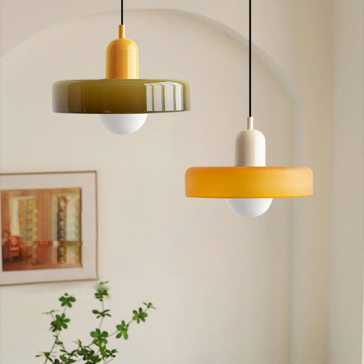 Skanto | Bauhaus Farget Glasspendellampe for Moderne Interiører
