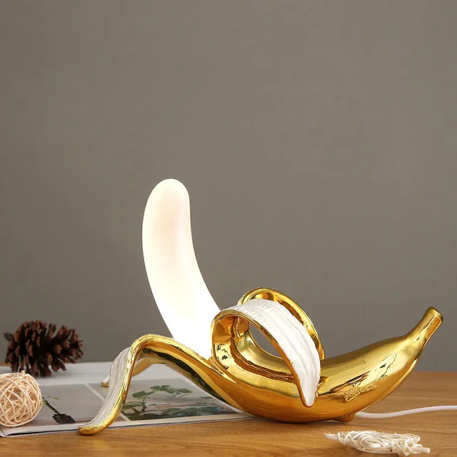 Skanto | Fasjonabel lampe i form av en banan som gir morsom belysning