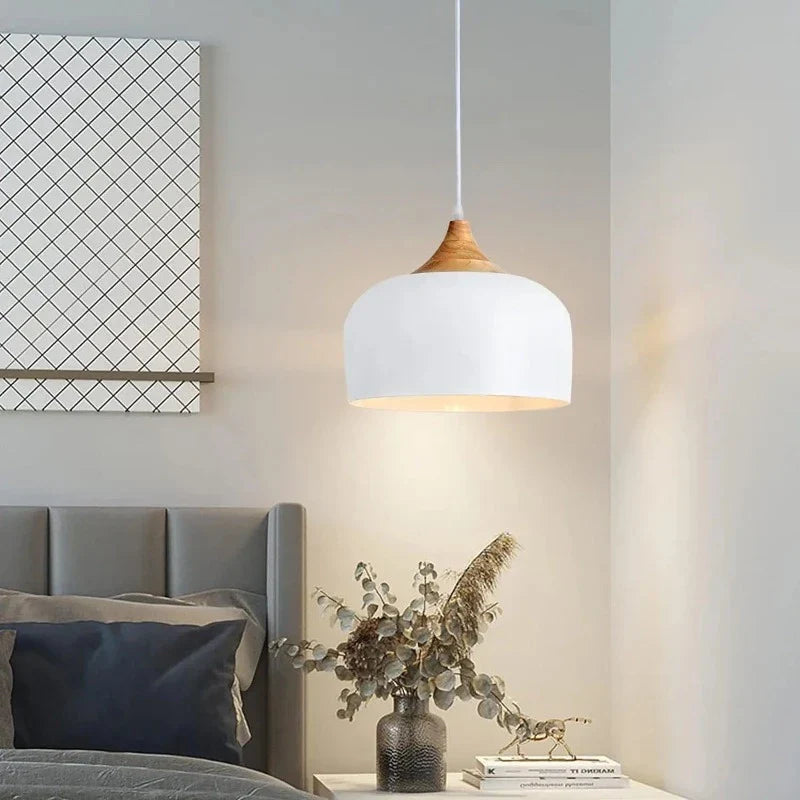 Moderne skandinavisk hengelampe – Tre- og metallpendellampe for soverom | Skanto