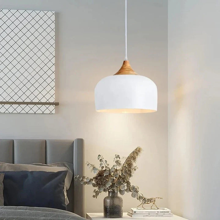 Moderne skandinavisk hengelampe – Tre- og metallpendellampe for soverom | Skanto
