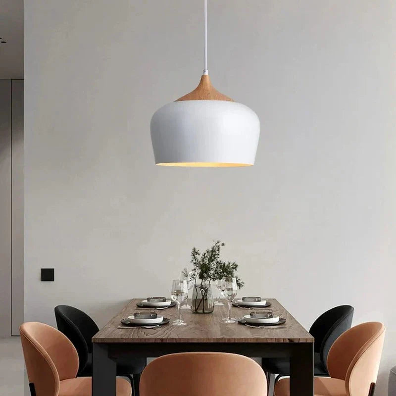 Moderne skandinavisk hengelampe – Tre- og metallpendellampe for soverom | Skanto