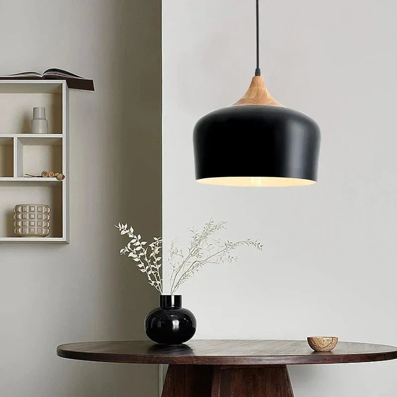 Moderne skandinavisk hengelampe – Tre- og metallpendellampe for soverom | Skanto