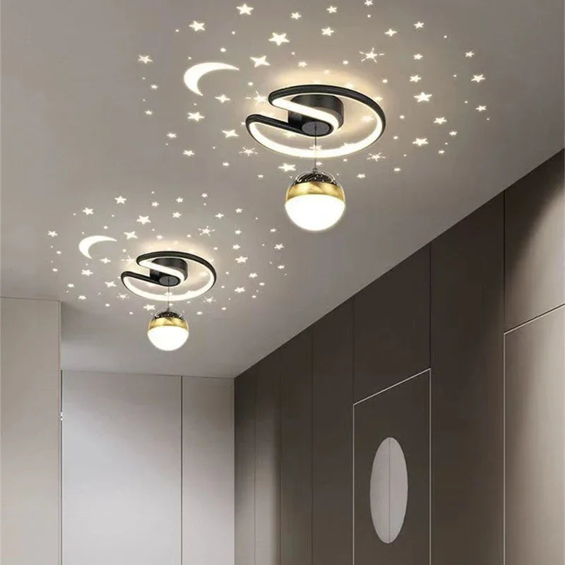 LED taklampe med stjernehimmel – Moderne krystallampe design for barnerom og stue | Skanto